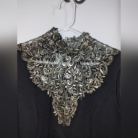 😍 Le Chateau Black Peplum Top with Lace applique - Picture 2 of 6
